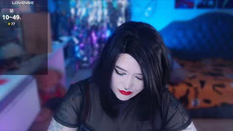 Snapshot of wickedxqueen chatting on 01-25-25, 08:00 Laura  online show from 01-25-25, 08:00
