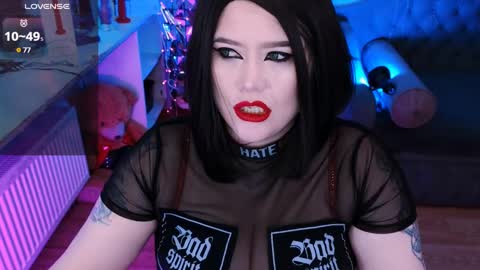 Snapshot of wickedxqueen chatting on 02-11-25, 06:30 Laura  online show from 02-11-25, 06:30