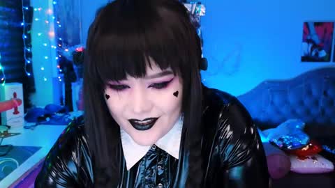 Snapshot of wickedxqueen chatting on 02-13-25, 05:37 Laura  online show from 02-13-25, 05:37