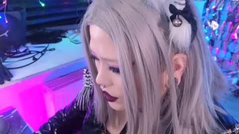 Snapshot of wickedxqueen chatting on 03-01-25, 10:42 Laura  online show from 03-01-25, 10:42