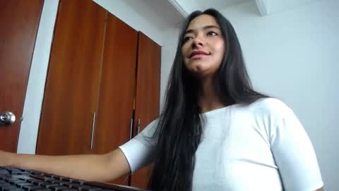 Ilauren online show from 11-26-25, 12:28