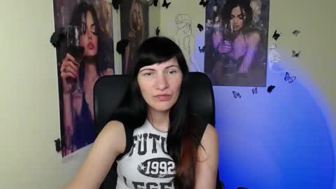 Snapshot of wildsoul8 chatting on 05-21-26, 05:25 Rosalinda online show from 05-21-26, 05:25