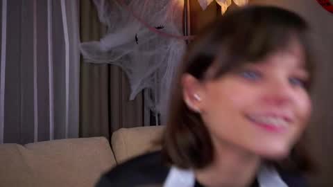 Snapshot of willalwaysloveyouuuuu chatting on 10-31-25, 01:06 Eva online show from 10-31-25, 01:06