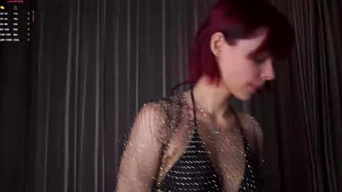 Snapshot of willalwaysloveyouuuuu chatting on 11-10-25, 11:42 Eva online show from 11-10-25, 11:42