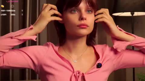 Snapshot of willalwaysloveyouuuuu chatting on 11-19-25, 11:32 Eva online show from 11-19-25, 11:32