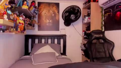 Snapshot of william_dracko9 chatting on 06-25-26, 06:40 Dracko online show from 06-25-26, 06:40