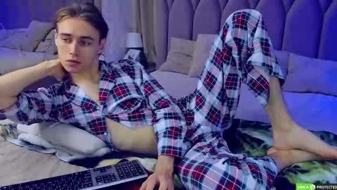 William online show from 09-18-25, 03:08