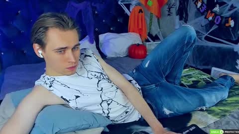 William online show from 10-19-25, 04:02