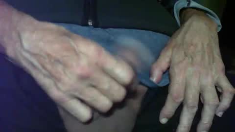 Snapshot of willy2u chatting on 10-19-25, 11:05 Will online show from 10-19-25, 11:05