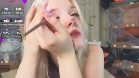 Mary online show from 10-31-25, 01:28