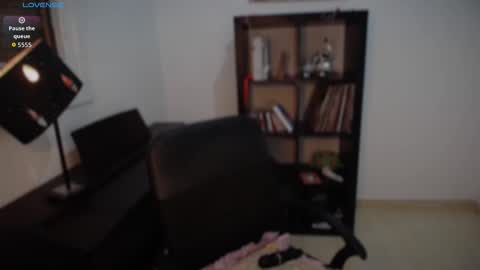 Snapshot of windy_butterfly chatting on 10-22-25, 05:56 Sara online show from 10-22-25, 05:56