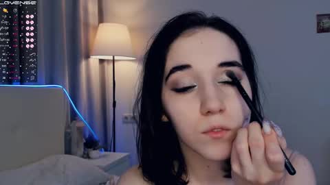 Amalia and Mia online show from 02-18-25, 01:33