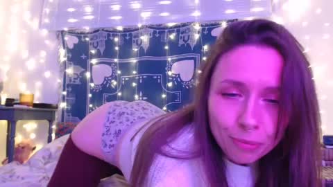 Snapshot of wingardiumleveveosa chatting on 12-04-24, 01:25 Eevie online show from 12-04-24, 01:25