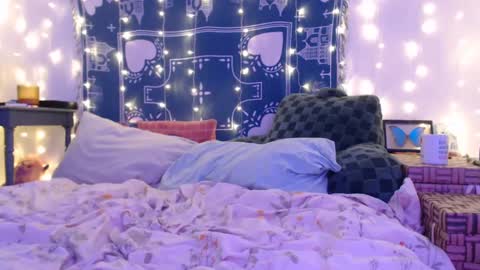 Snapshot of wingardiumleveveosa chatting on 12-05-24, 05:59 Eevie online show from 12-05-24, 05:59