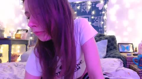 Snapshot of wingardiumleveveosa chatting on 12-06-24, 12:23 Eevie online show from 12-06-24, 12:23