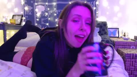 Snapshot of wingardiumleveveosa chatting on 12-07-24, 01:36 Eevie online show from 12-07-24, 01:36