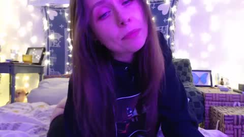 Snapshot of wingardiumleveveosa chatting on 12-07-24, 04:42 Eevie online show from 12-07-24, 04:42