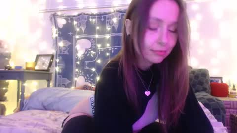 Snapshot of wingardiumleveveosa chatting on 12-14-24, 01:28 Eevie online show from 12-14-24, 01:28