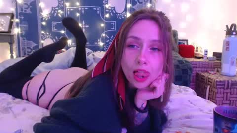 Snapshot of wingardiumleveveosa chatting on 12-16-24, 02:36 Eevie online show from 12-16-24, 02:36