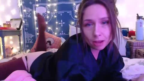 Snapshot of wingardiumleveveosa chatting on 01-06-25, 02:37 Eevie online show from 01-06-25, 02:37