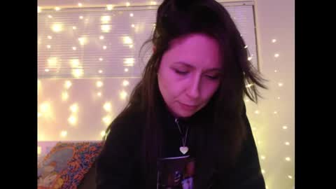 Snapshot of wingardiumleveveosa chatting on 01-26-25, 02:14 Eevie online show from 01-26-25, 02:14