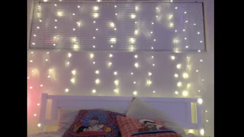 Snapshot of wingardiumleveveosa chatting on 02-17-25, 04:53 Eevie online show from 02-17-25, 04:53