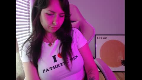 Snapshot of wingardiumleveveosa chatting on 09-08-25, 11:48 Eevie online show from 09-08-25, 11:48