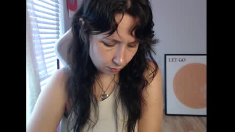 Snapshot of wingardiumleveveosa chatting on 09-25-25, 11:52 Eevie online show from 09-25-25, 11:52