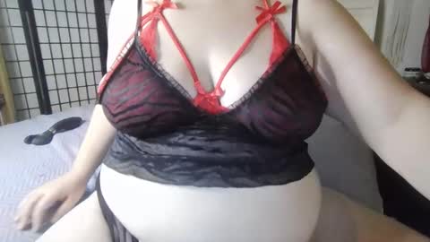 Snapshot of winnieatplay chatting on 10-30-25, 04:58 Winnie online show from 10-30-25, 04:58