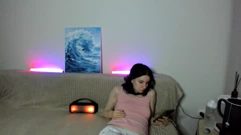 Snapshot of winter_moonl chatting on 12-01-25, 02:11 Vika online show from 12-01-25, 02:11