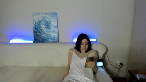 Snapshot of winter_moonl chatting on 12-16-25, 12:43 Vika online show from 12-16-25, 12:43