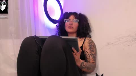 Snapshot of witchofhearts chatting on 01-08-25, 01:53 Luna Violeta A r t i s t online show from 01-08-25, 01:53