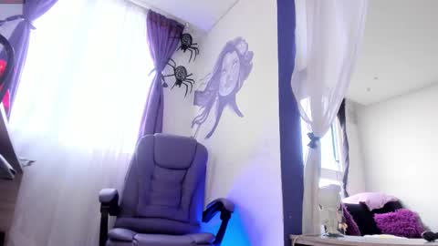     Luna Violeta  A r t i s t  online show from 11-14-25, 09:46