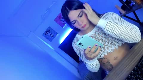 Snapshot of wiz_maleja chatting on 12-18-24, 05:00 MALEJA online show from 12-18-24, 05:00