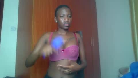 Snapshot of wizzia_khalifa chatting on 02-06-25, 03:59 girlie o online show from 02-06-25, 03:59