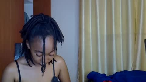 Snapshot of wizzia_khalifa chatting on 02-10-25, 12:30 girlie o online show from 02-10-25, 12:30