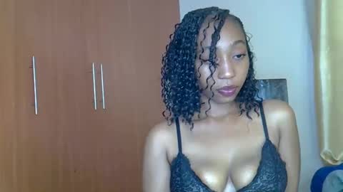 Snapshot of wizzia_khalifa chatting on 02-20-25, 02:46 girlie o online show from 02-20-25, 02:46