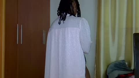 Snapshot of wizzia_khalifa chatting on 03-10-25, 01:21 girlie o online show from 03-10-25, 01:21