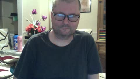 Snapshot of wobble444 chatting on 10-12-25, 12:31 wobble444 online show from 10-12-25, 12:31