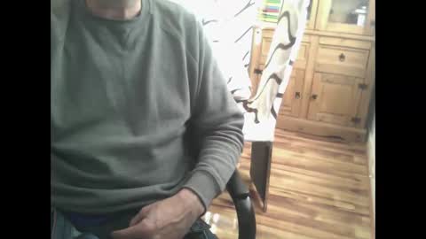 Snapshot of wobble444 chatting on 11-25-25, 11:32 wobble444 online show from 11-25-25, 11:32
