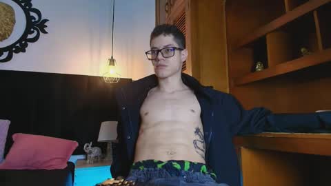  W O L F  online show from 04-10-26, 11:26