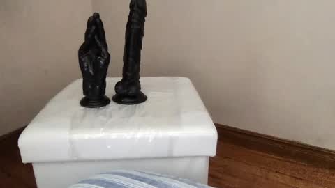 Snapshot of wolfyi chatting on 01-12-25, 03:36 Sultan Blaze online show from 01-12-25, 03:36