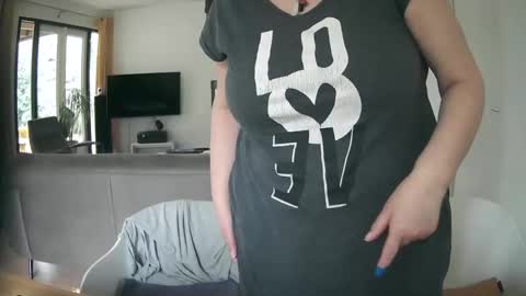 Snapshot of woodwurm chatting on 02-05-25, 11:44 woodwurm and Snoeske online show from 02-05-25, 11:44