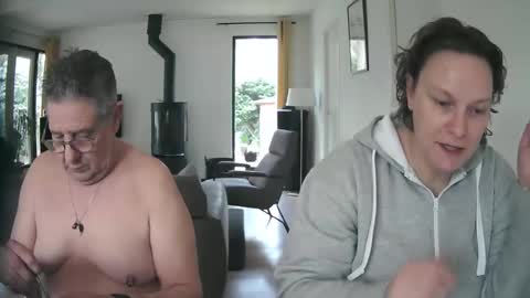 Snapshot of woodwurm chatting on 02-06-25, 12:37 woodwurm and Snoeske online show from 02-06-25, 12:37