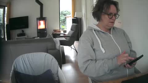 Snapshot of woodwurm chatting on 02-07-25, 01:11 woodwurm and Snoeske online show from 02-07-25, 01:11