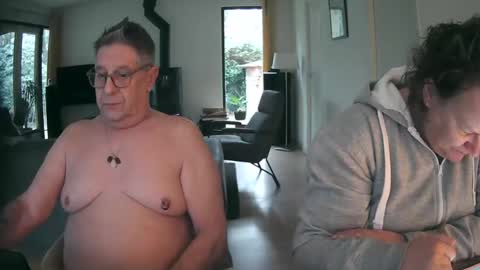 Snapshot of woodwurm chatting on 02-08-25, 08:20 woodwurm and Snoeske online show from 02-08-25, 08:20