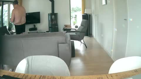 Snapshot of woodwurm chatting on 02-08-25, 12:17 woodwurm and Snoeske online show from 02-08-25, 12:17