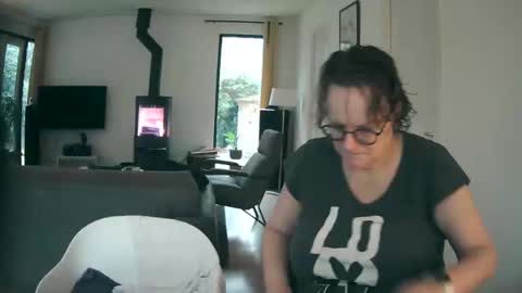 Snapshot of woodwurm chatting on 02-10-25, 04:04 woodwurm and Snoeske online show from 02-10-25, 04:04