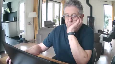 Snapshot of woodwurm chatting on 02-12-25, 12:22 woodwurm and Snoeske online show from 02-12-25, 12:22