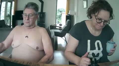 Snapshot of woodwurm chatting on 02-23-25, 09:11 woodwurm and Snoeske online show from 02-23-25, 09:11